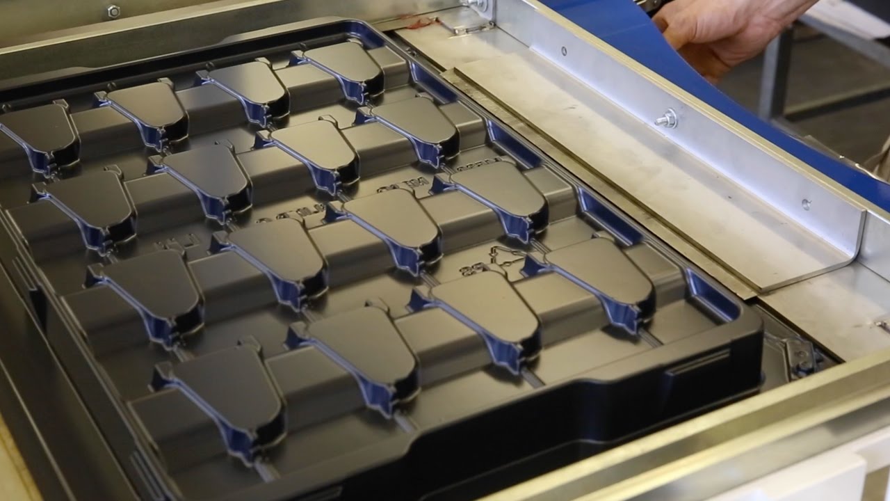 what is vacuum forming plastic