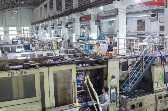 imagen de moldeo por inyección de plástico de piezas grandes imagen de moldeo por inyección de plástico de piezas grandes